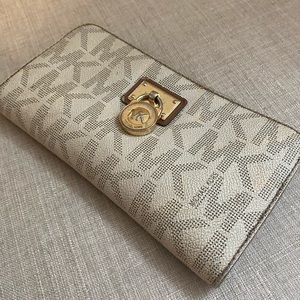 Michael Kors logo Zipper Wallet